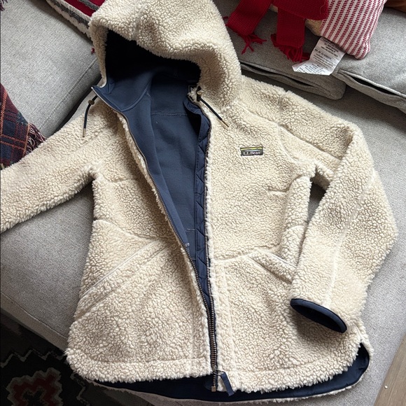 L.L. Bean Cream Teddy Jacket
Ll bean mountain pile fleece coat - Picture 4 of 6